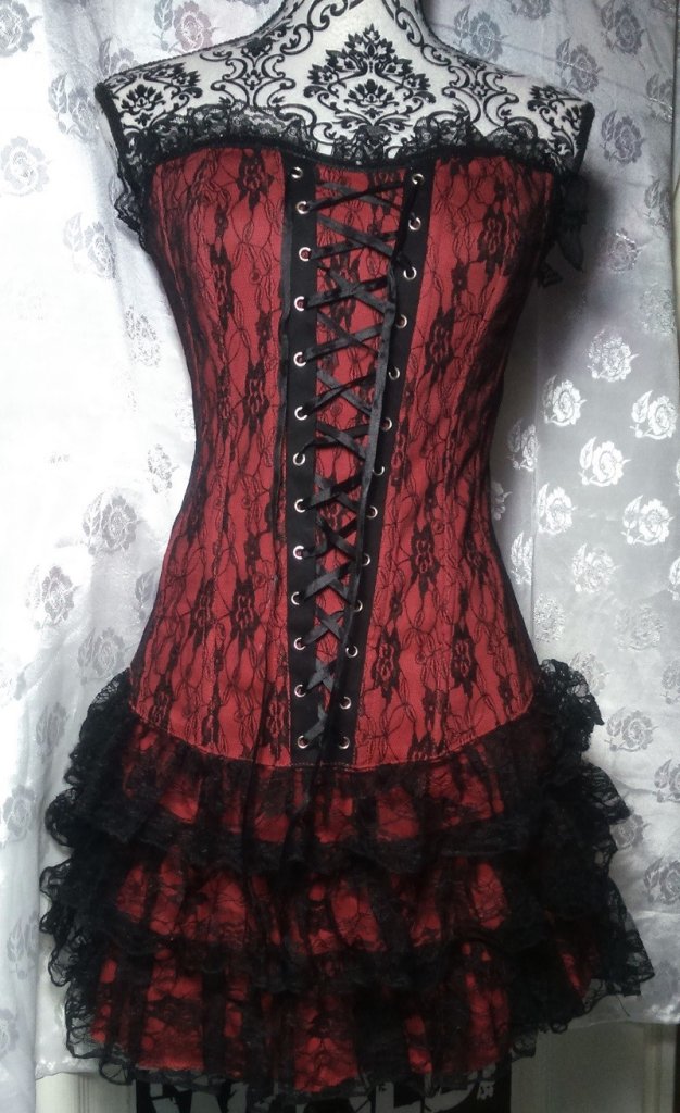 Robe gothique rouge avant