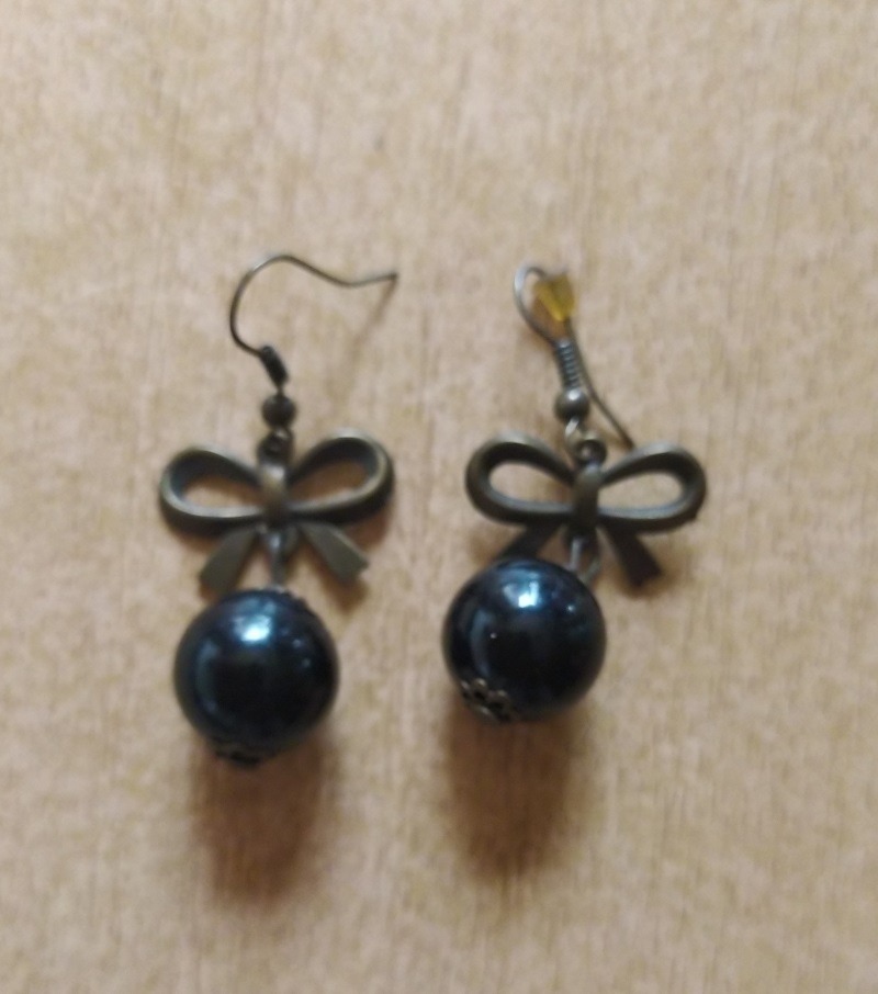 Boucles perle noire avant