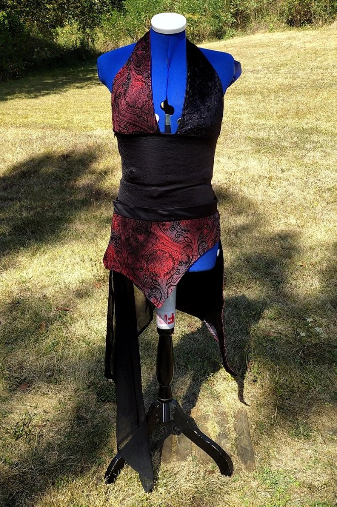 Robe bleu et rose détails noires après