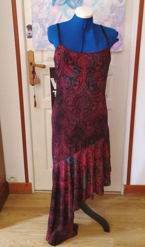 Robe bleu et rose détails noires avant 