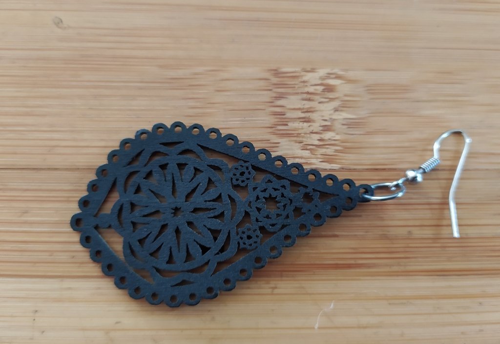 Boucle bois goutte avant 