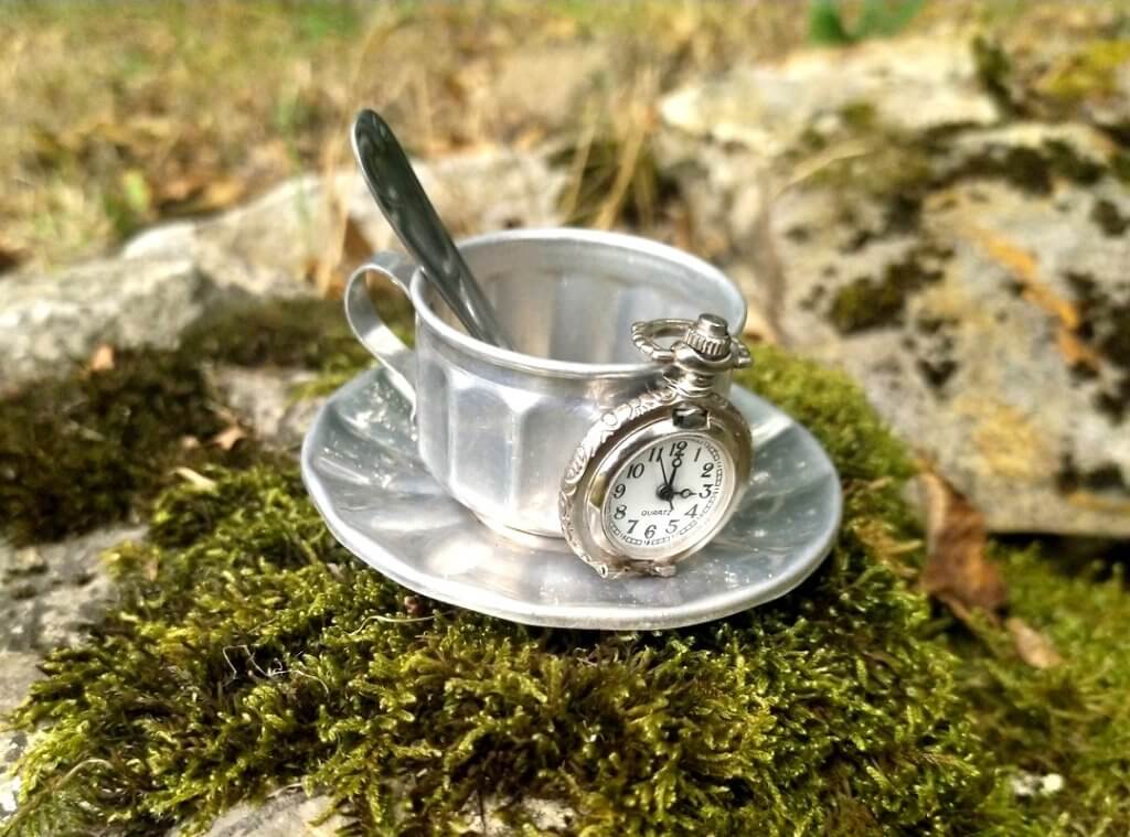 Petit chapeau Alice thé