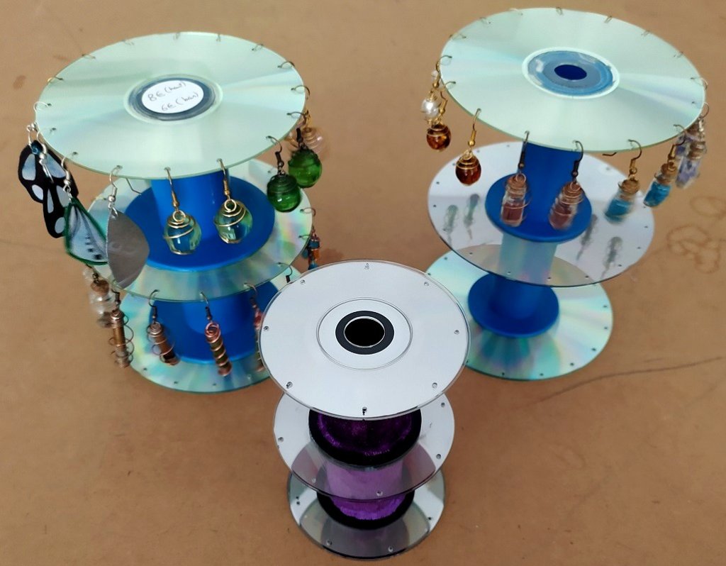 Présentoirs pour bijoux CD recyclés