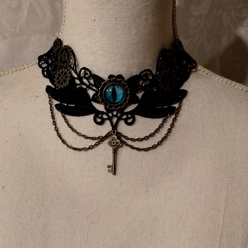 Ras de cou oeil de chat